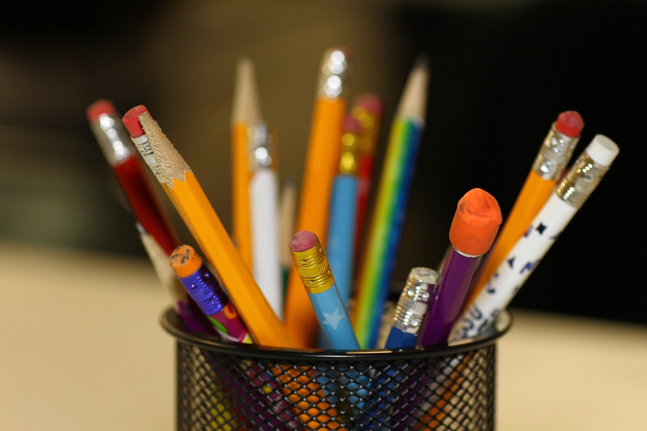 pencils, holder, education-2409975.jpg